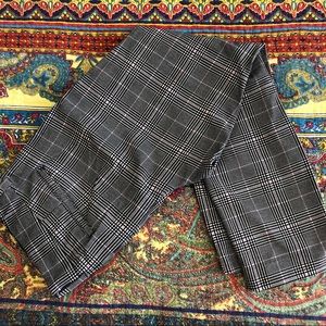 Old Navy Plaid Mid-Rise Pixie Pant